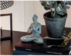 Figur yoga dame grå ass H.18 cm