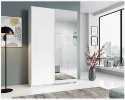 Garderobeskab med en spejllåge