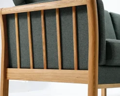 Hjørnesofa grøn med massive trægavle