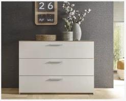 Kommode med 3 skuffer i champagne/eg