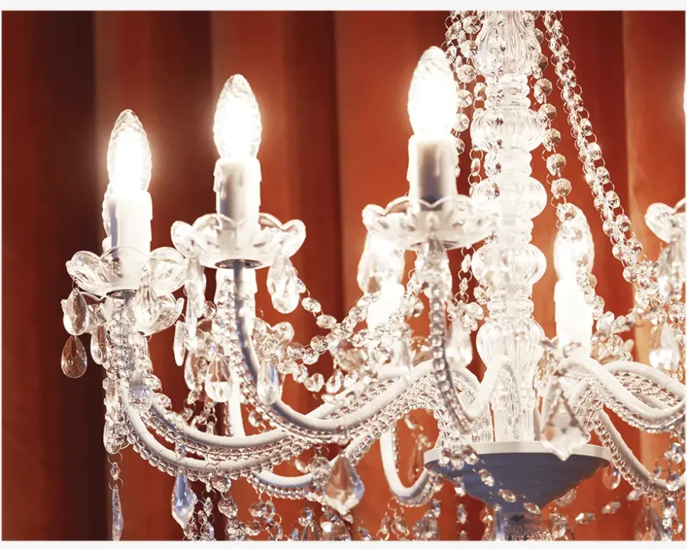 Lysekrone Imperial 12-Armet Hvid Ø.74 cm