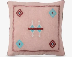 Pude lyserød broderi 45x45 cm