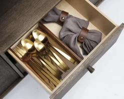 Reolopstilling med døre og skuffer røget eg