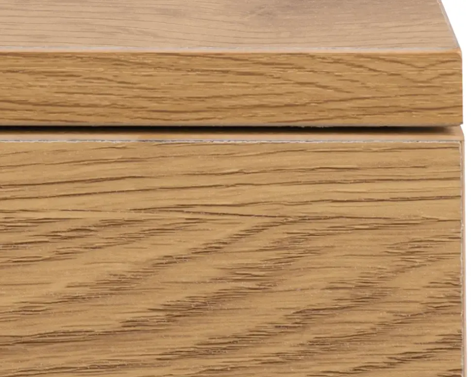 Sengebord Avignon med 1 skuffe vild eg kunstfiner