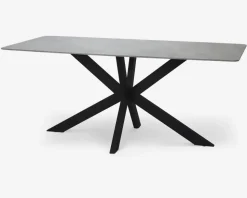 Spisebord i grå sintret sten