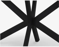 Spisebord i grå sintret sten