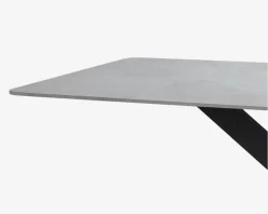 Spisebord i grå sintret sten