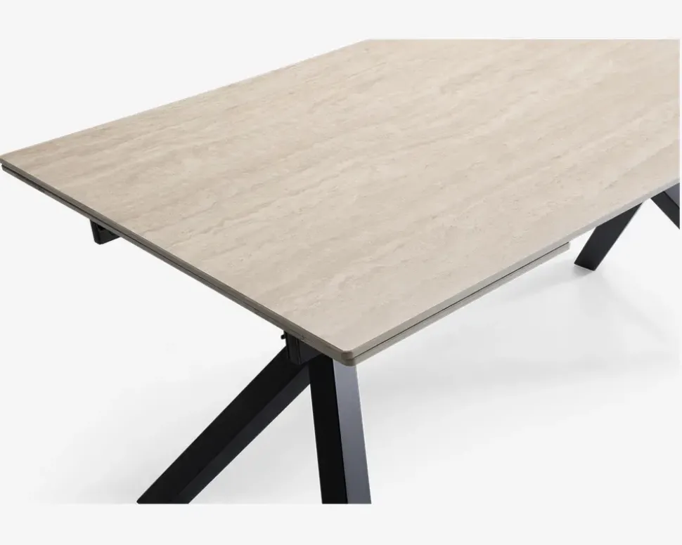 Spisebord i travertin farvet keramik