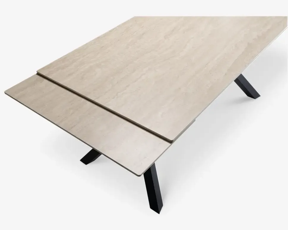 Spisebord i travertin farvet keramik