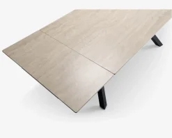 Spisebord i travertin farvet keramik