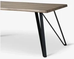 Spisebord i vild eg kunstfiner