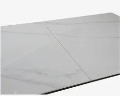 Spisebord med udtræk i sintret sten