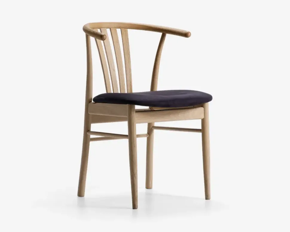 Spisebordsstol i massiv eg