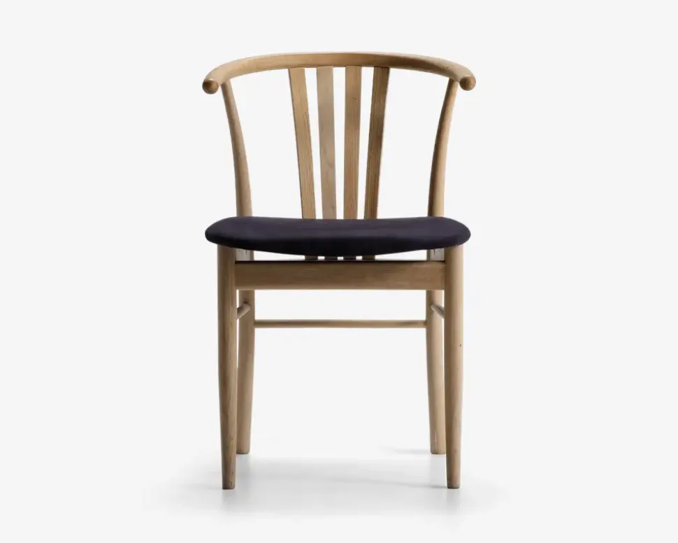 Spisebordsstol i massiv eg