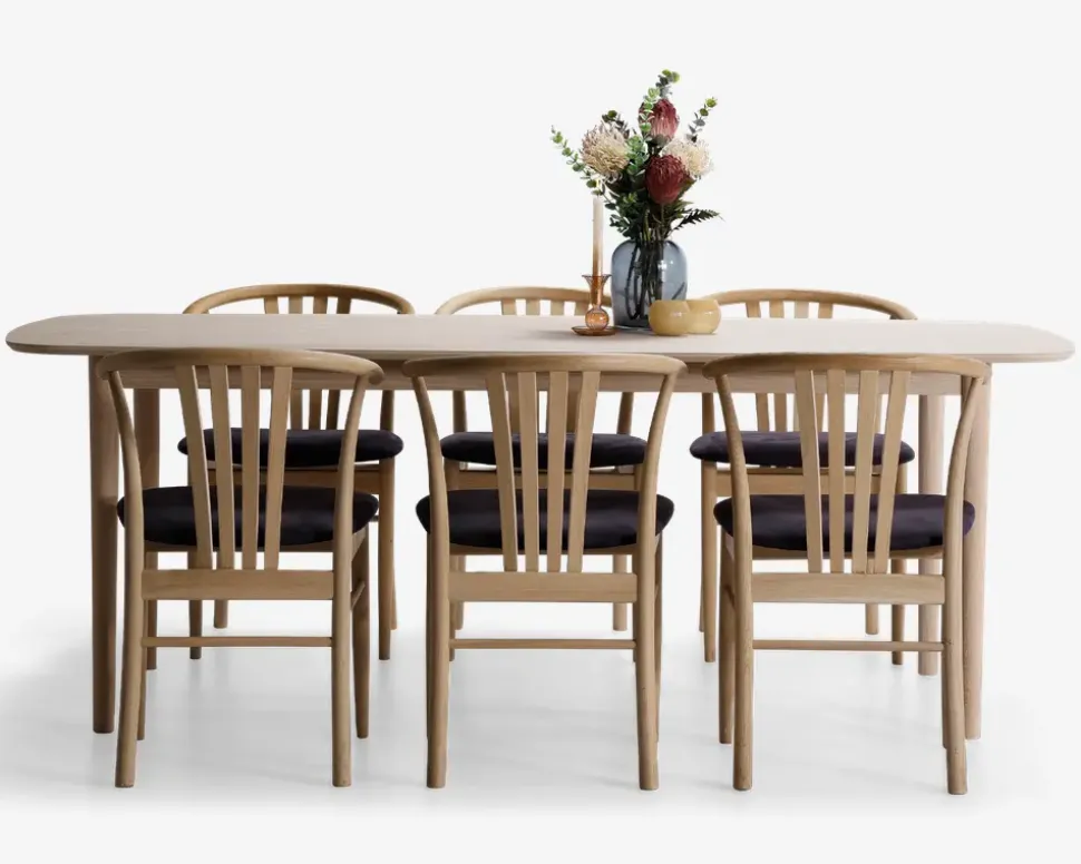 Spisebordsstol i massiv eg