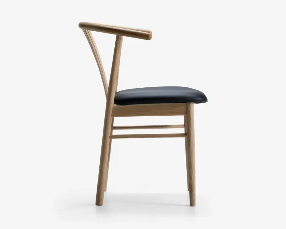 Spisebordsstol i massiv eg