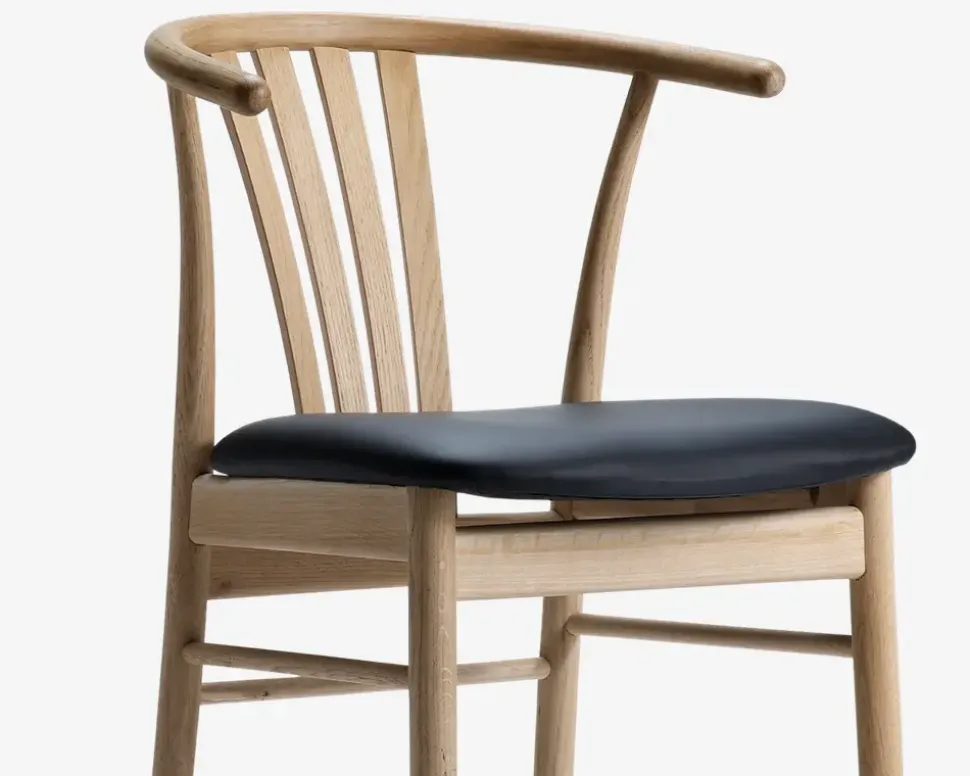 Spisebordsstol i massiv eg