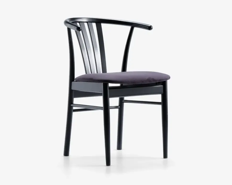 Spisestuestol i sortlakeret bøg