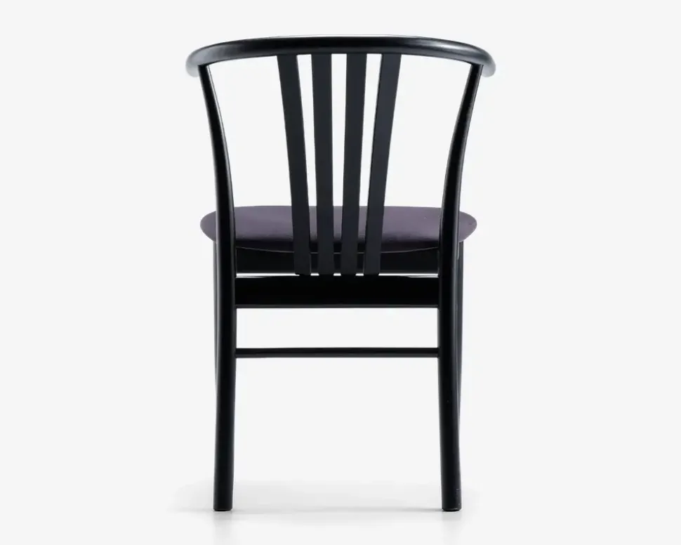 Spisestuestol i sortlakeret bøg