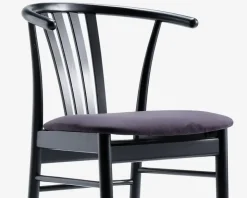 Spisestuestol i sortlakeret bøg