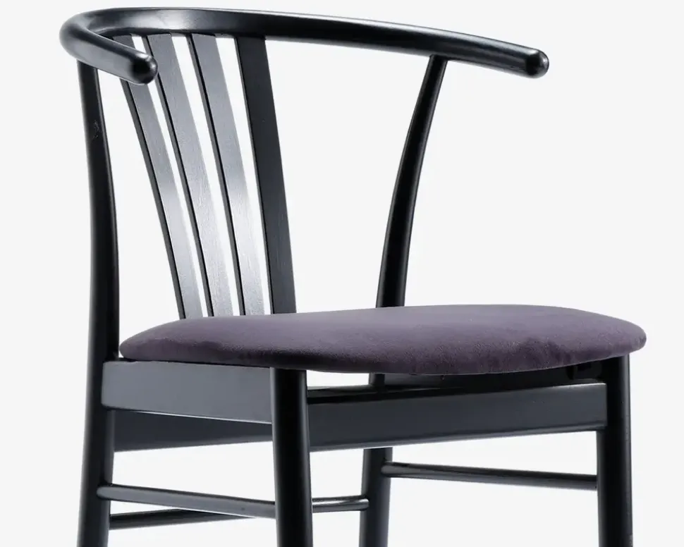 Spisestuestol i sortlakeret bøg