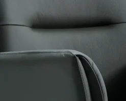 Spisestuestol med armlæn i grøn læder