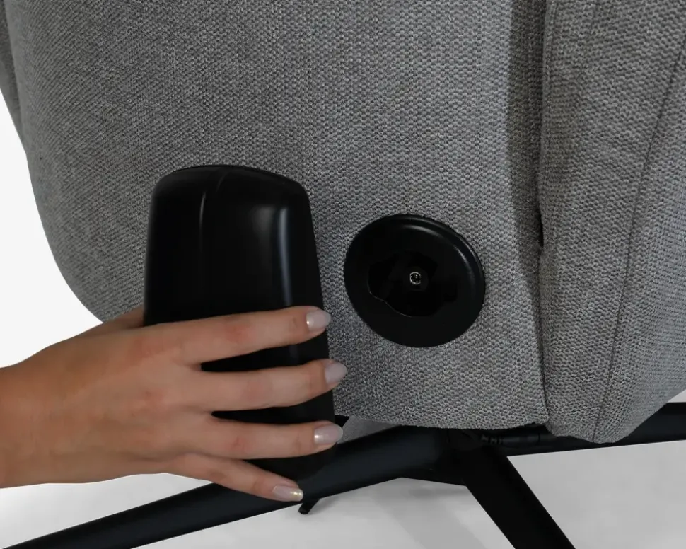 Stol med indbygget fodskammel og løftefunktion