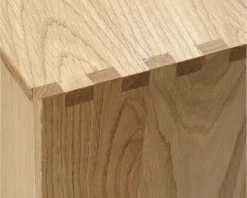 Væghængt bogreol olieret eg