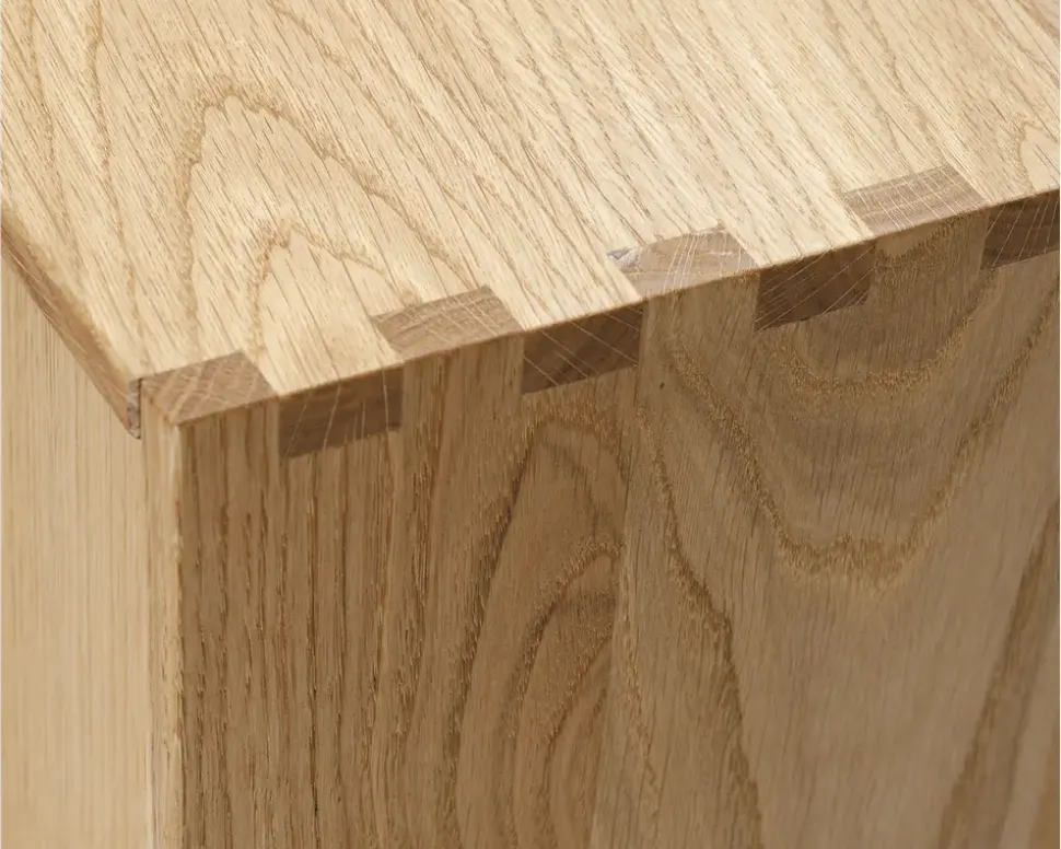 Væghængt bogreol olieret eg