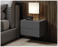 Væghængt sengebord med 2 skuffer